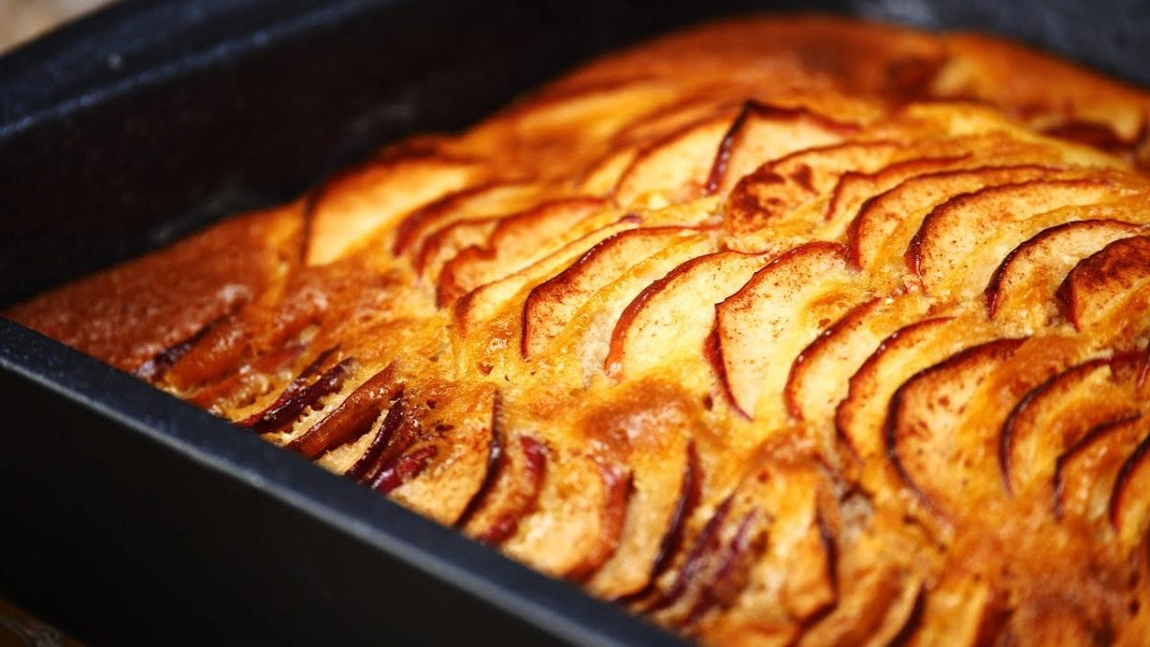 Prăjitură cu mere felii rapidă – Rețetă simplă și delicioasă, ideală pentru orice ocazie