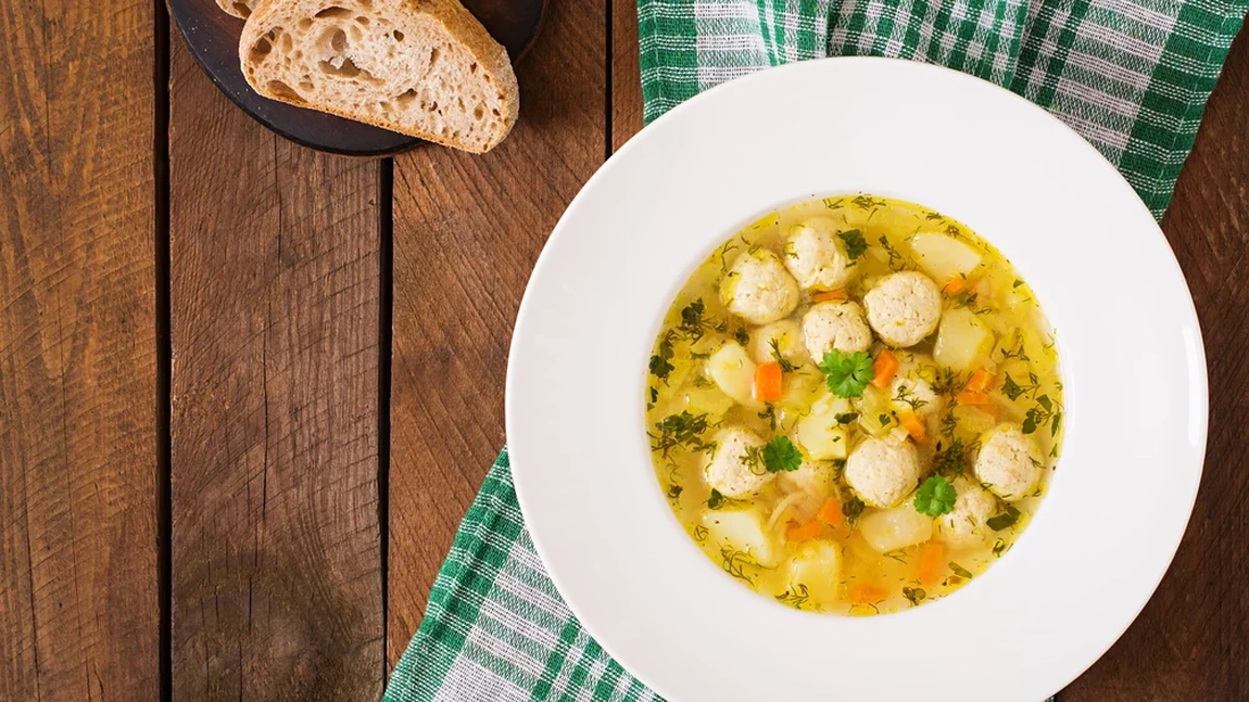 Rețeta pentru ciorba de perișoare cu smântână – Preparat simplu, delicios și sățios, ideal pentru orice zi