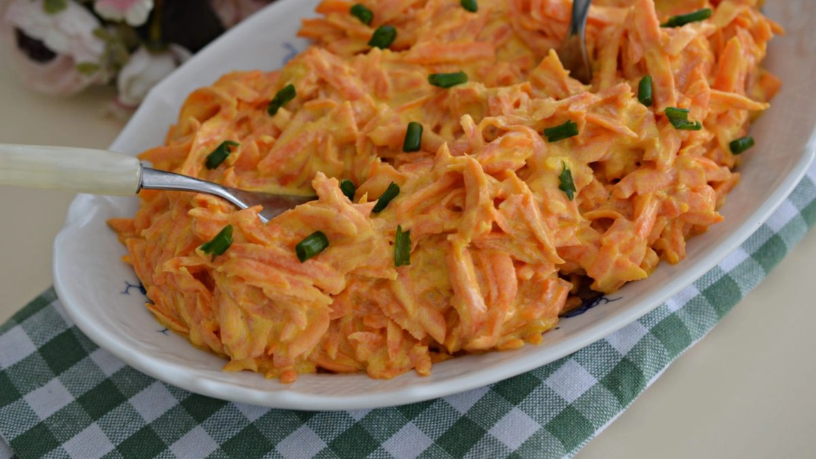 Salată de morcovi cu iaurt - Rețetă turcească delicioasă și simplă, ideală pentru orice masă