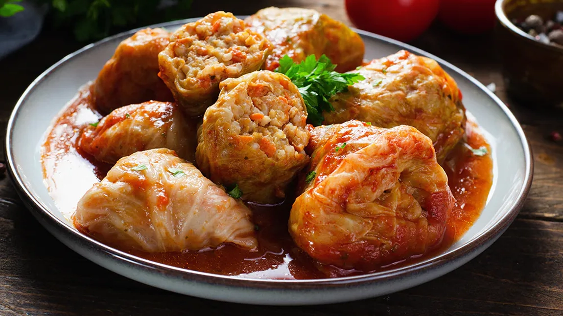Sarmale cu varză dulce ardelenești – Rețetă simplă și delicioasă, ideală pentru masa de sărbători