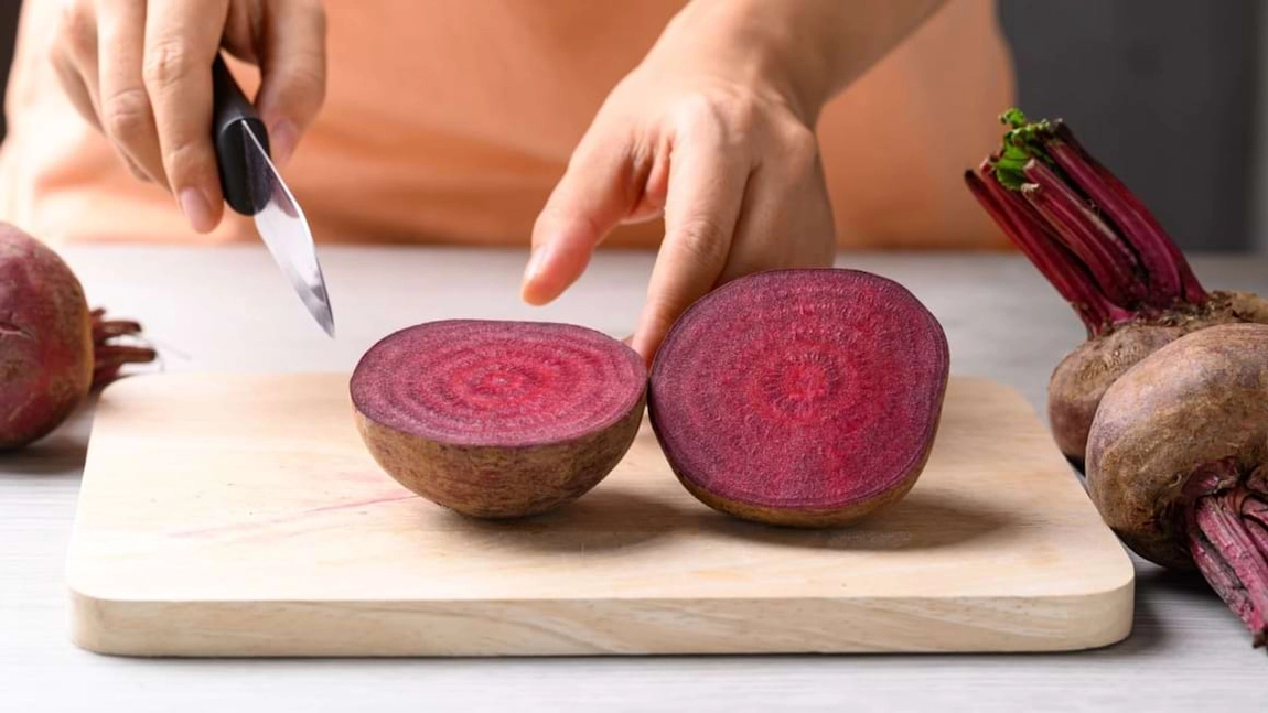 Este bună sfecla roșie dacă ai sindromul colonului iritabil? Iată tot ce trebuie să știi despre beneficiile și contraindicațiile sale
