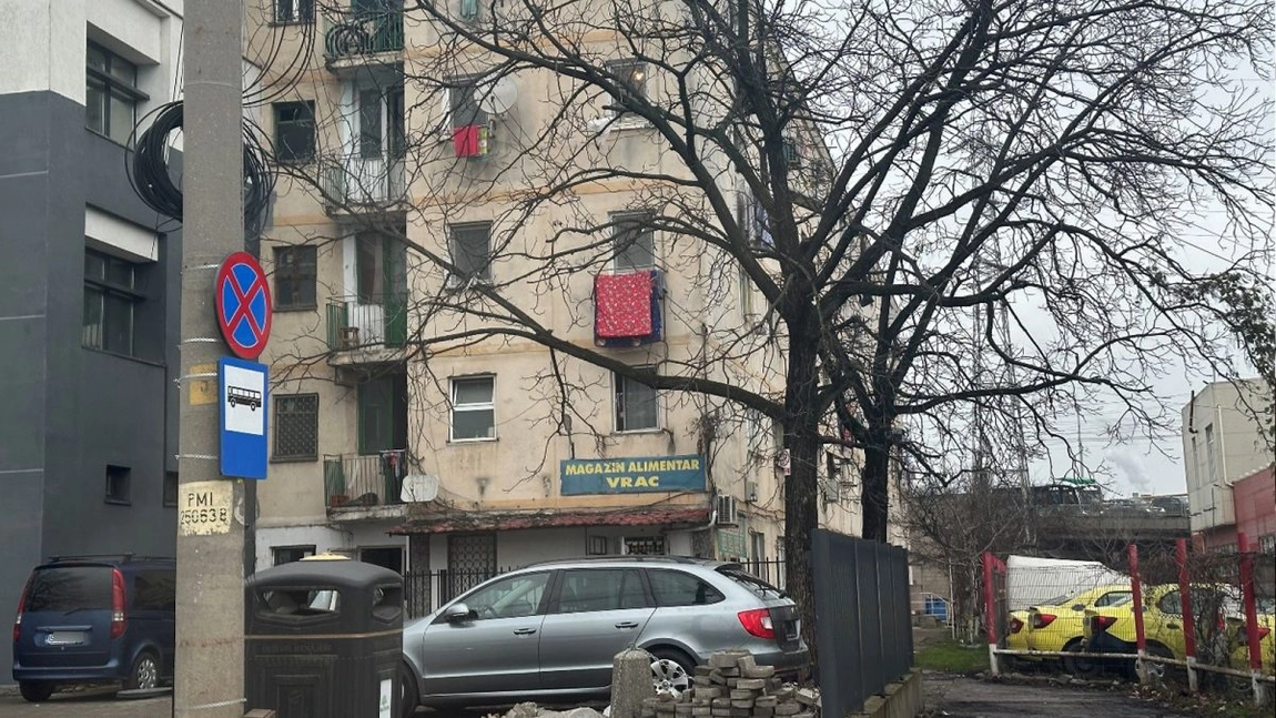 O tânără de 21 de ani din Iași a ajuns în atenția polițiștilor după ce a petrecut toată noaptea cu doi bărbați! Vecinii au făcut reclamație din cauza țipetelor