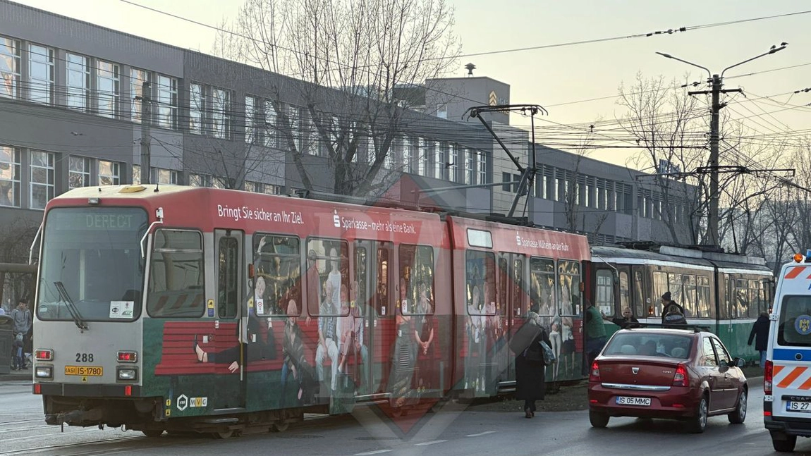 Tramvaie blocate în Baza 3 din cauza înghețului. Traficul a fost dat peste cap în plină iarnă - UPDATE