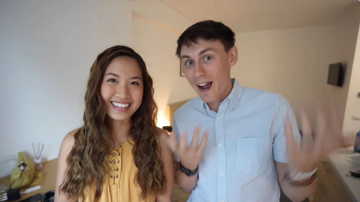 Doi turiști americani au avut o reacție neașteptată după ce au băut pentru prima dată țuică. Ce alte băuturi au mai servit în București