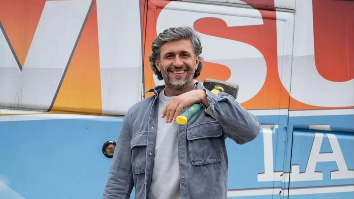 Ce se întâmplă în culisele emisiunii „Visuri la Cheie”. Momentul surprins de un trecător din Ploiești, în pauza filmărilor