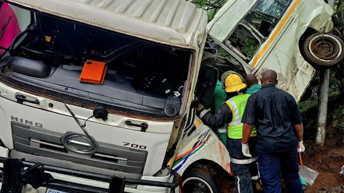 11 morți într-o coliziune între un microbuz și un camion! S-a întâmplat la câteva zile după un accident similar în care au murit 14 copii!