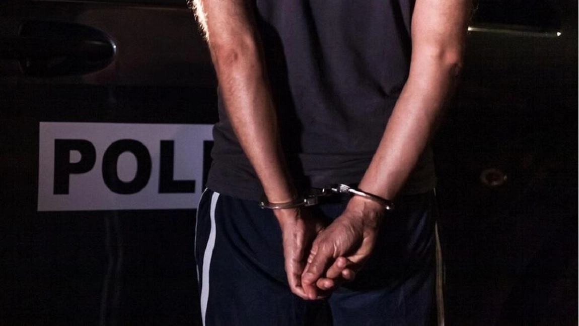 Tânăr de 21 de ani, arestat după ce și-a sechestrat fosta iubită și copilul, a încercat să se sinucidă în arest