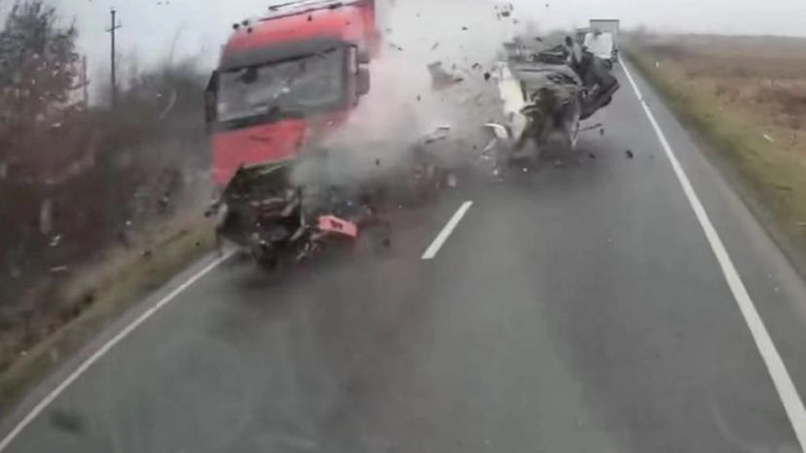 Ce a apărut la locul accidentului cu 7 morți! O țară întreagă plânge!