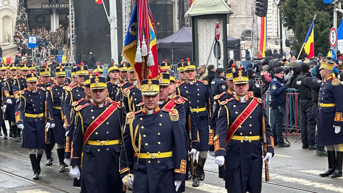 A început defilarea la Iași, 167 de ani de la Unirea Principatelor Române
