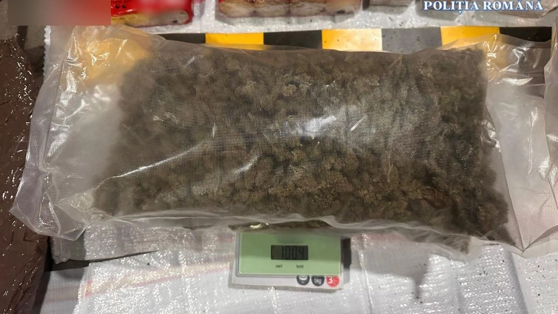 Persoană cercetată pentru trafic internațional de droguri de risc și trafic de droguri de risc