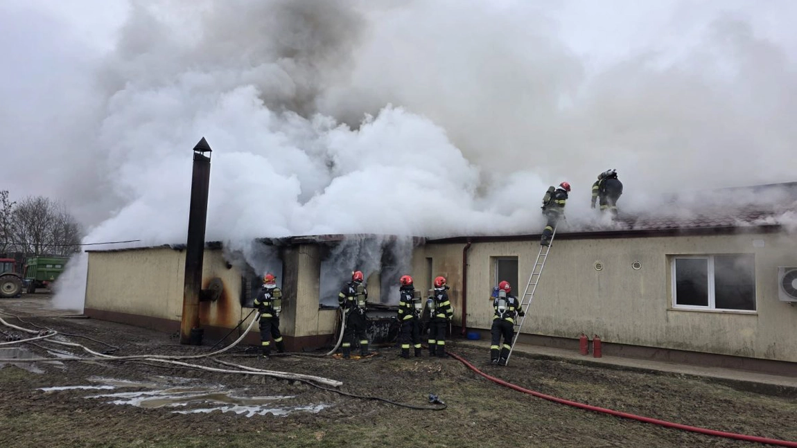 Incendiu produs în comuna Popricani. Acoperișul unei locuințe a luat foc