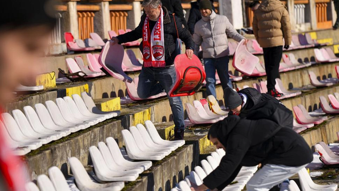 A început demolarea Stadionului Dinamo! Fanii lui Dinamo București au plecat acasă cu scaunele