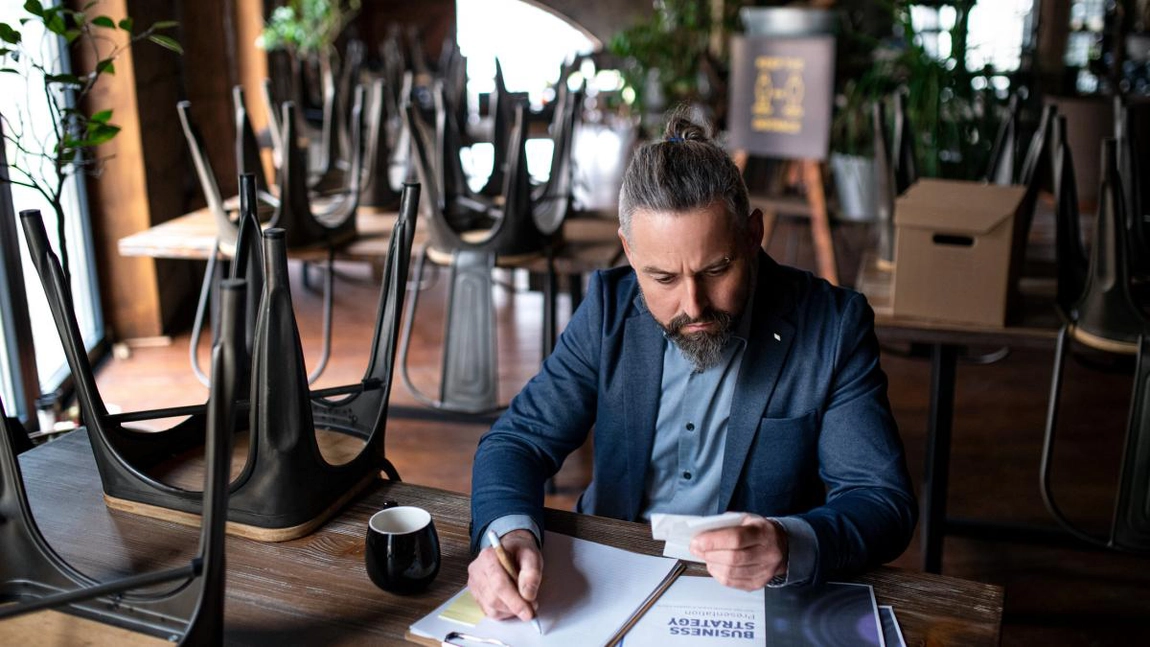 Criză în HoReCa! Patronii avertizează că până la 20% dintre afaceri ar putea dispărea în 2026 - VIDEO