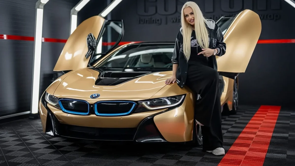 Anda Adam și-a cumpărat bolid de lux. Artista mărturisește câți ani a muncit pentru a-l cumpăra