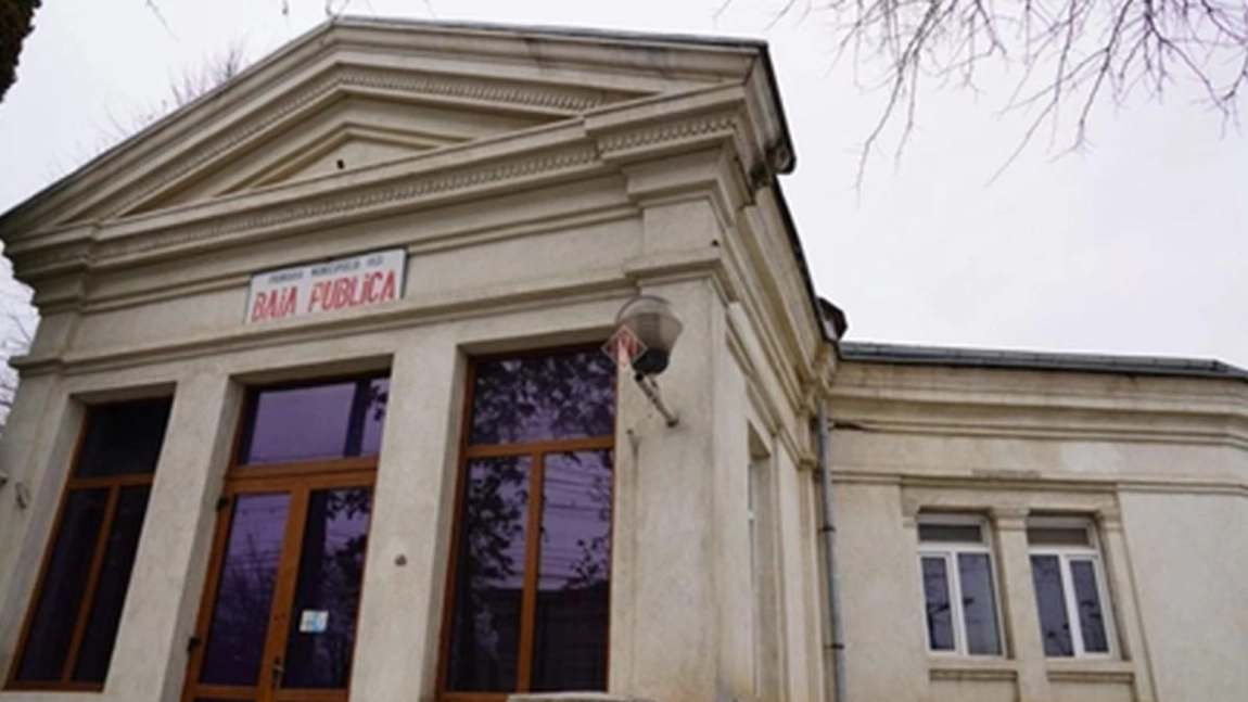 Supraviețuire la tarif social! Baia Publică din Iași a devenit „sufrageria”  celor pe care statul și prețurile i-au lăsat în frig