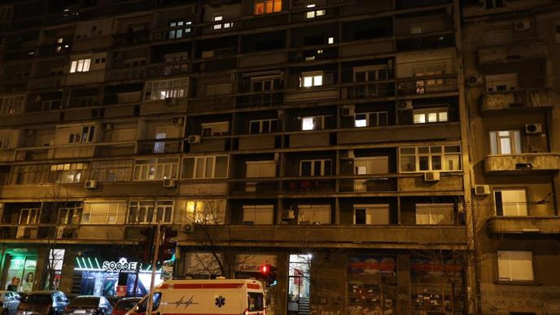 Tragedie de Revelion la Belgrad! O tânără a murit, iar iubitul ei s-a aruncat de la balcon în timpul intervenției medicilor