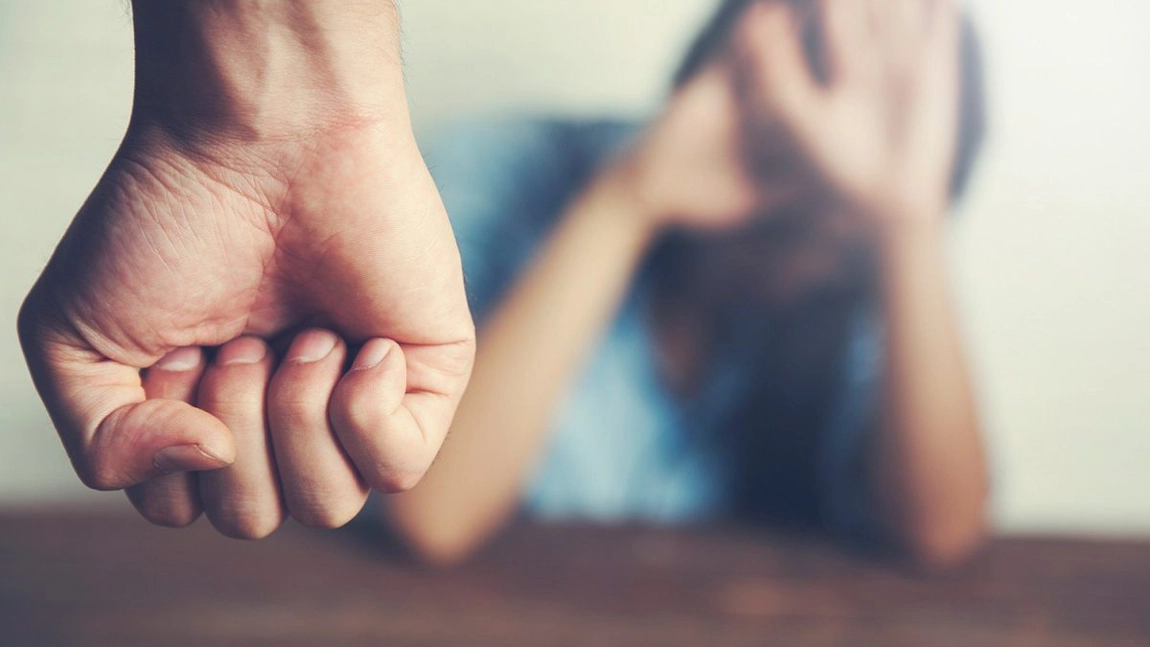 Încă un caz de violență în rândul adolescenților! Un copil de 14 ani a făcut bătut cu sălbăticie de un băiat de 15 ani!