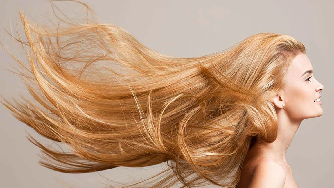 Ce înseamnă când visezi păr lung? Află cât de puternic este mesajul pe care vrea să ți-l transmită subconștientul!