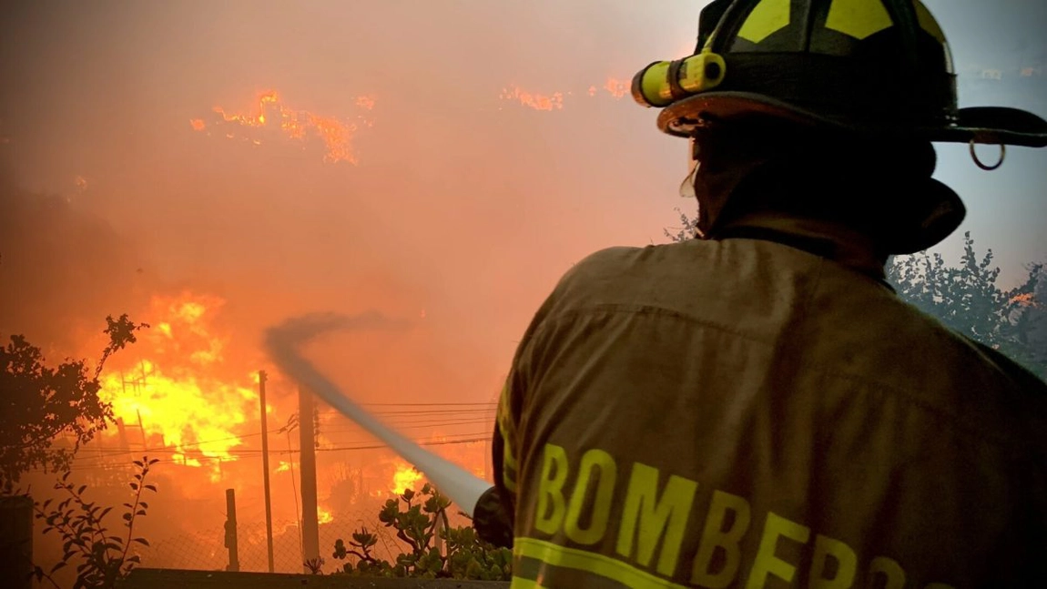 Stare de catastrofă în Chile după incendiile de vegetație! Cel puțin 15 morți și peste 20.000 de evacuați