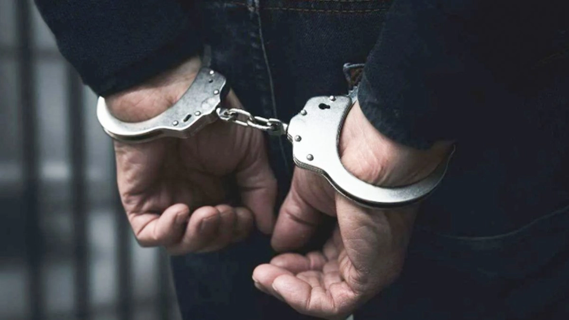 A vrut să-i ia viața fratelui său pentru a-și cumpăra țigări și alcool! Suferă de deficiențe de auz și de vorbire! Ședințele se vor desfășura cu ajutorul unui interpret în limbaj mimico-gestual