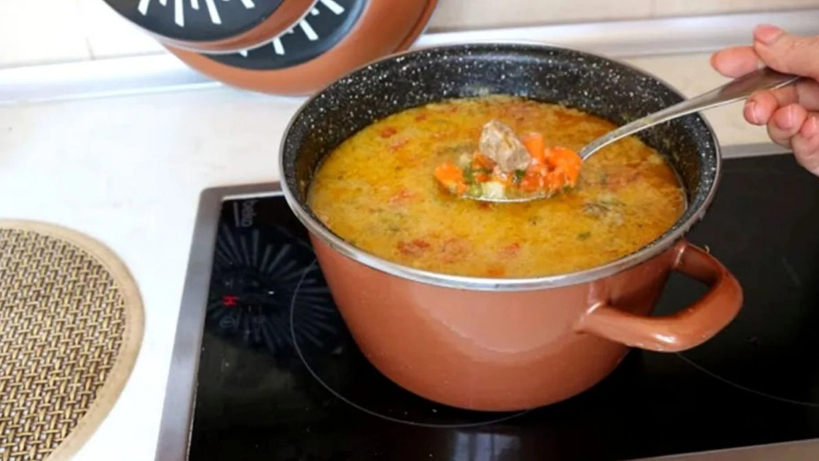 Busuiocul, condimentul care nu trebuie adăugat niciodată în ciorbă. Gospodinele adevărate știu acest secret