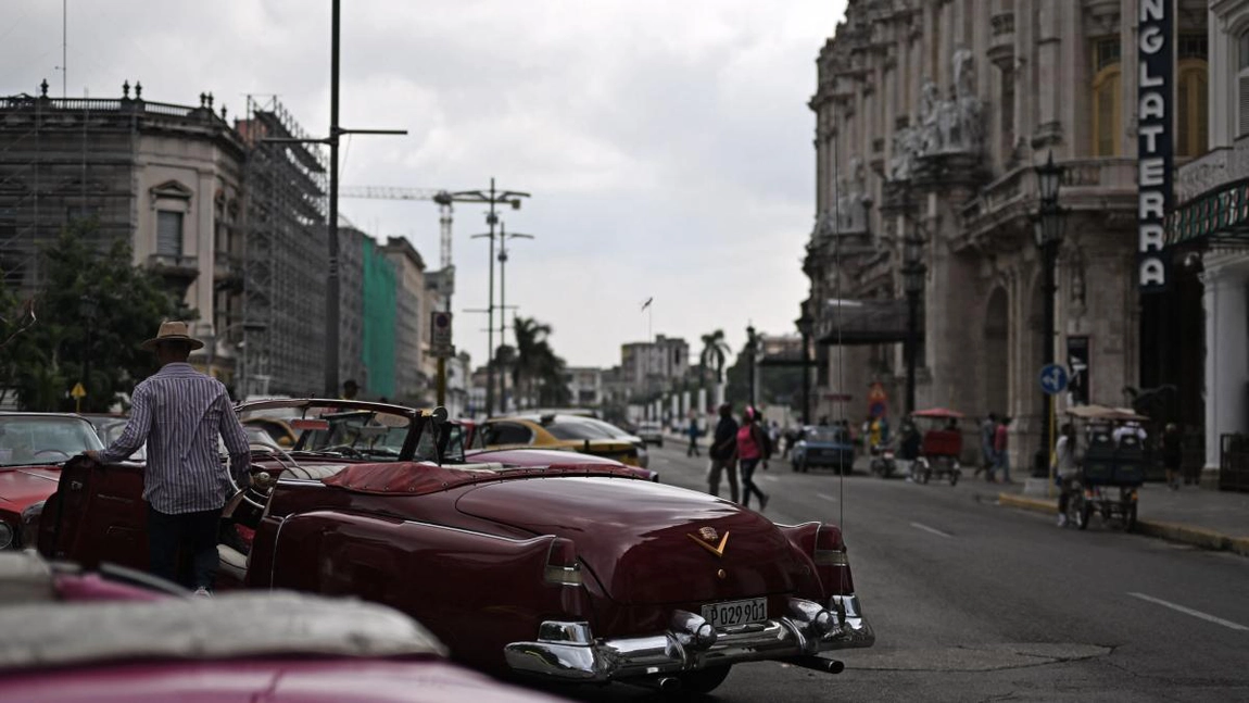Criză fără precedent în Cuba! Oamenii stau la coadă pentru benzină de luni întregi