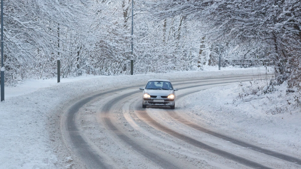 Restricții de trafic luni, 5 ianuarie! DN1 este închis pentru camioane din cauza ninsorilor