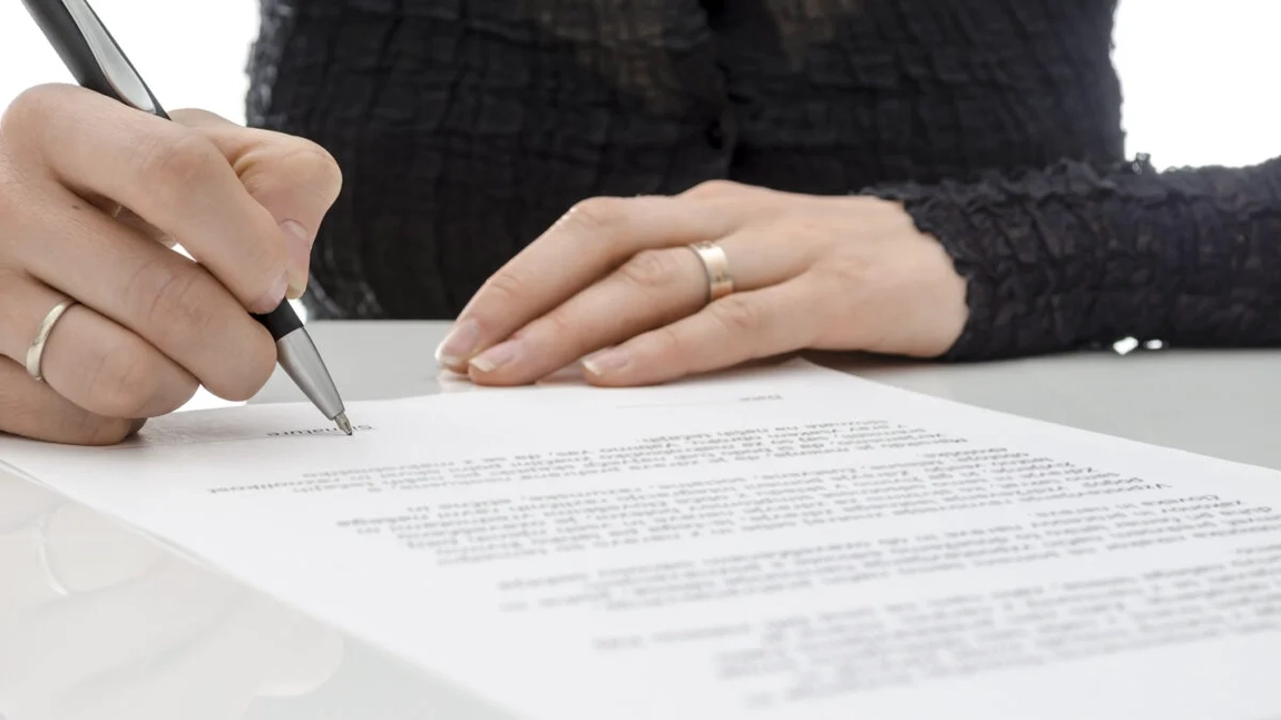 Documentul care nu trebuie semnat de către angajați! Riscă să rămână fără loc de muncă! Atenție la Codul Muncii din 2026!