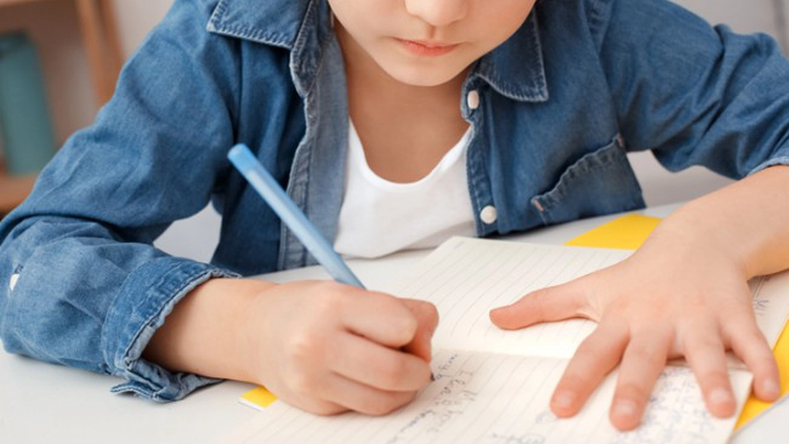 Ora de gramatică! Fi sau fii? Iată câteva reguli gramaticale explicate simplu!