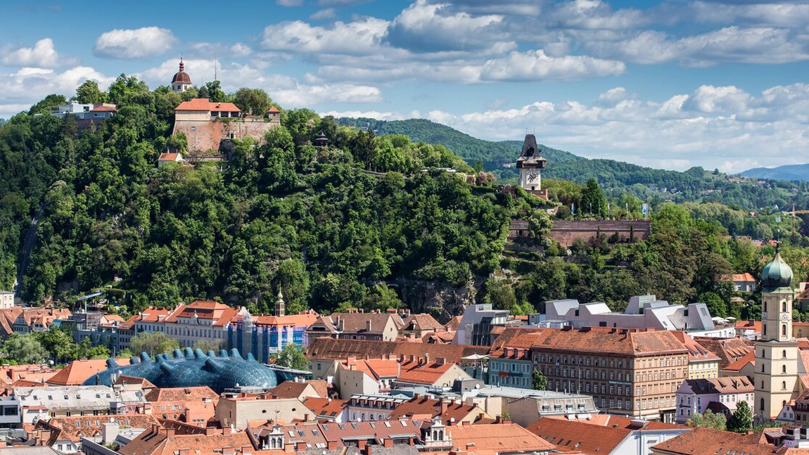 Vrei să vizitezi orașul Graz din Austria? Iată tot ce poți face în acest oraș, care îmbină tradițiile cu modernitatea! 