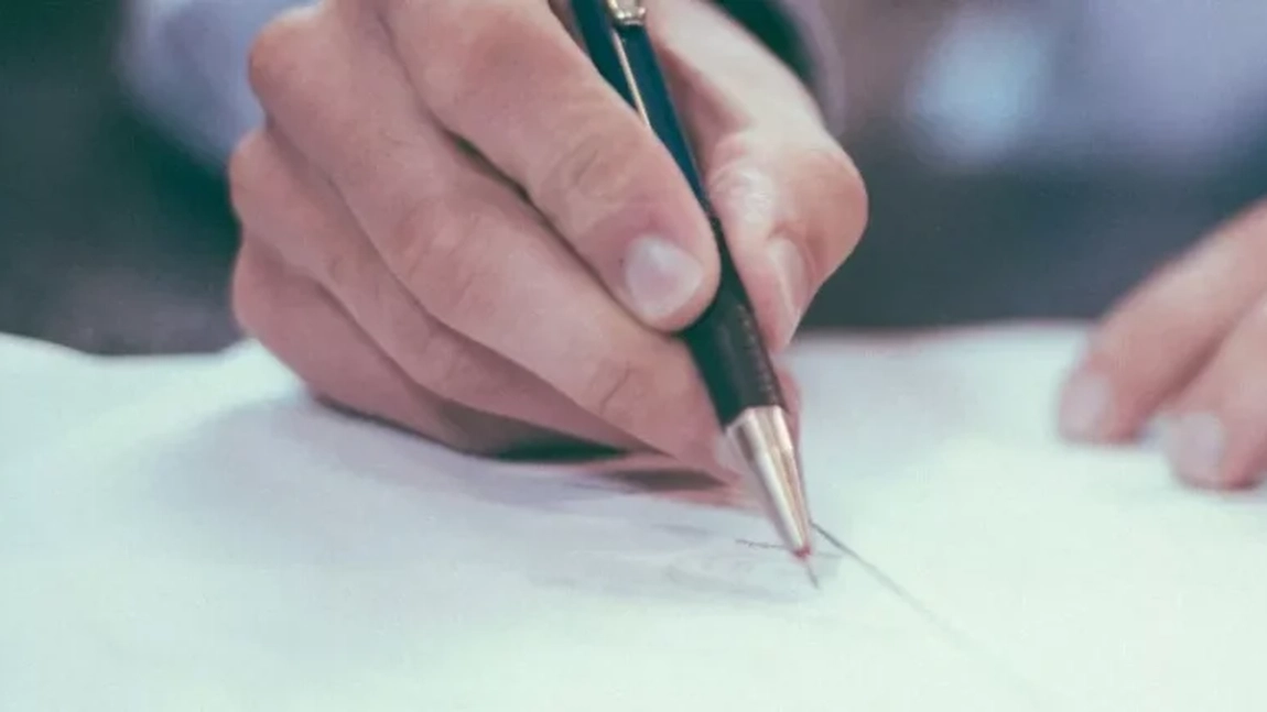 În potrivă sau împotrivă? Iată care este forma corectă și cum s-a format confuzia