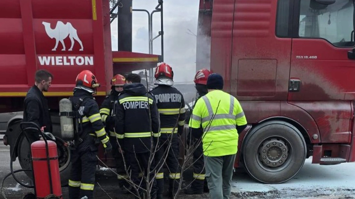 Incendiu la un camion, în comuna Miroslava. Pompierii militari au intervenit - VIDEO