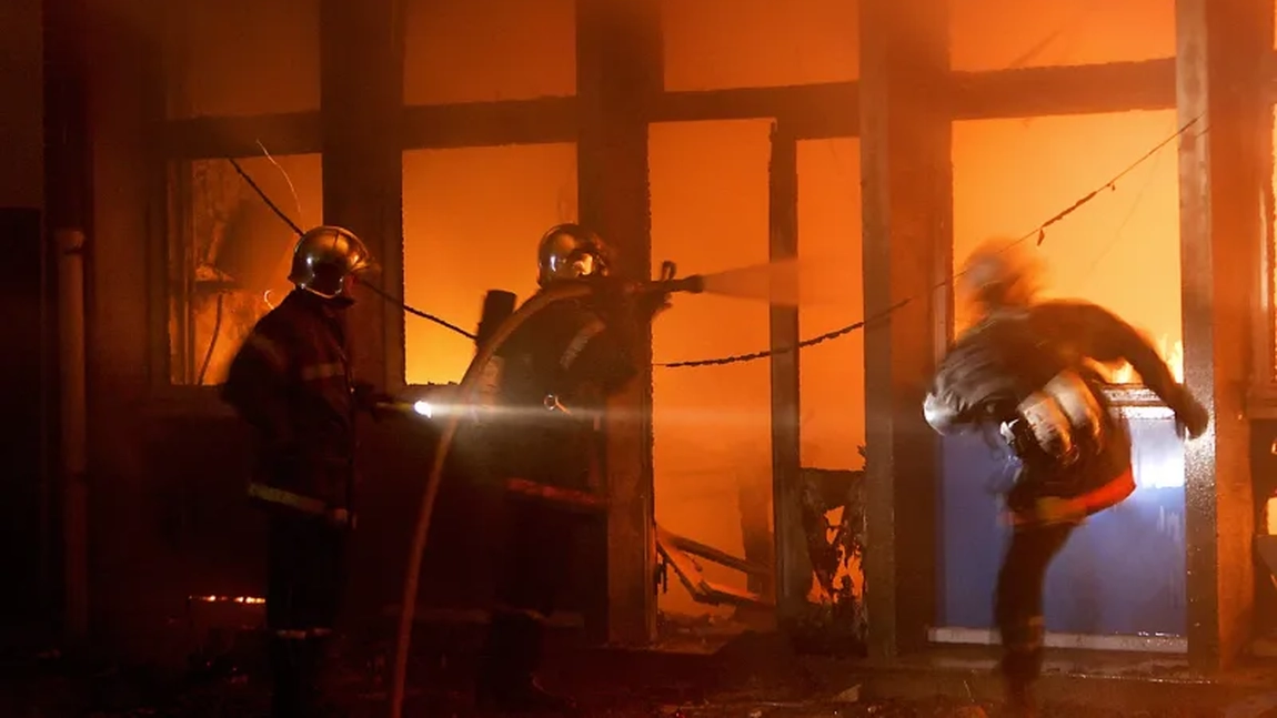 Incendiu la un hotel de lux din Alpi! Sute de turiști evacuați din camere