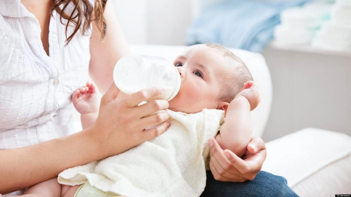 Lapte praf pentru bebeluși, contaminat cu toxine! Alertă maximă pentru mamele de sugari! 