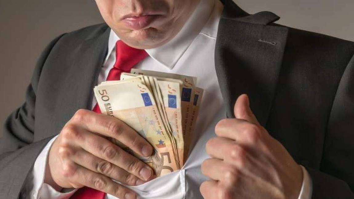 Evaziune fiscală de peste 1 miliard de lei vechi, la Hârlău. Protagonista ilegalităților este o tânără în vârstă de 30 de ani, însărcinată în șapte luni