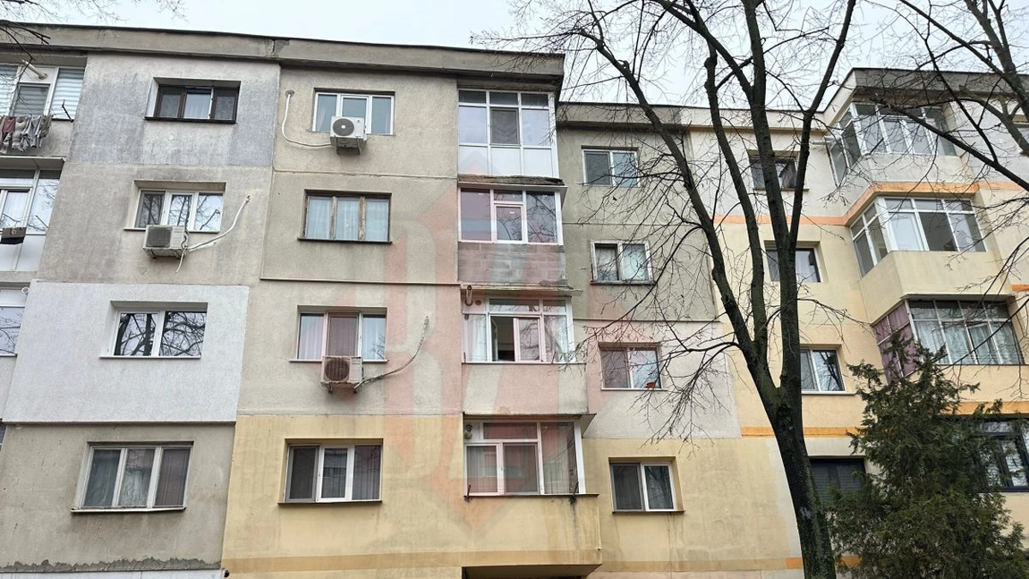 Persoană găsită decedată într-un apartament din cartierul Nicolina. Vecinii se plângeau de miros urât