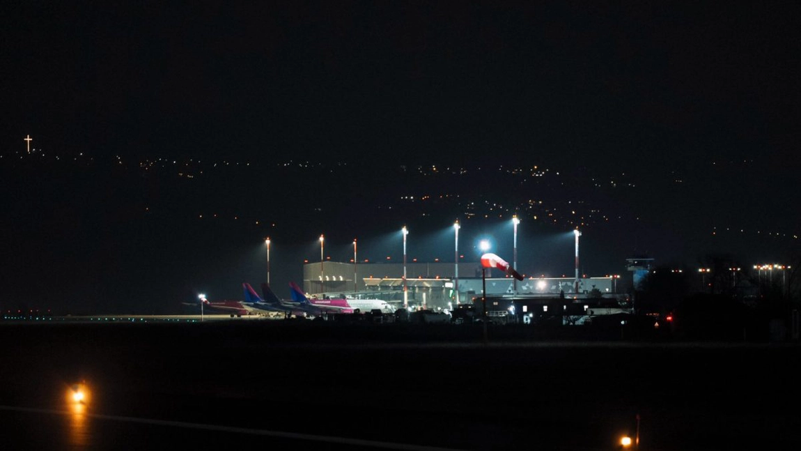 Investiție de 1,8 milioane de euro la Aeroportul Iași! Pista, modernizată cu un sistem modern de balizaj luminos