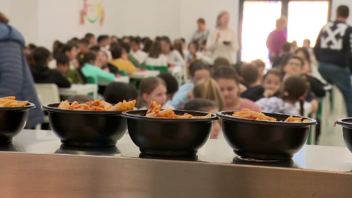 Guvernul majorează alocația pentru Programul „Masă sănătoasă” la 16,5 lei pe zi. Creșterea este de doar 1,5 lei pentru prânzul elevilor