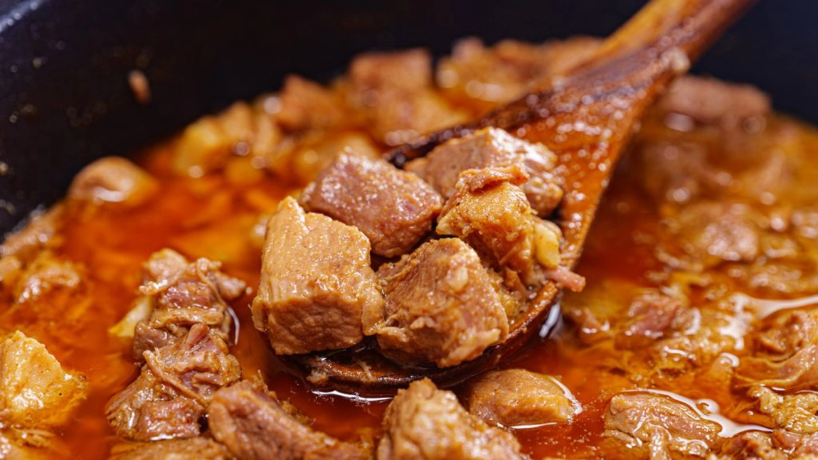 Gulaș de porc la ceaun – Rețeta simplă și delicioasă, cu un gust autentic