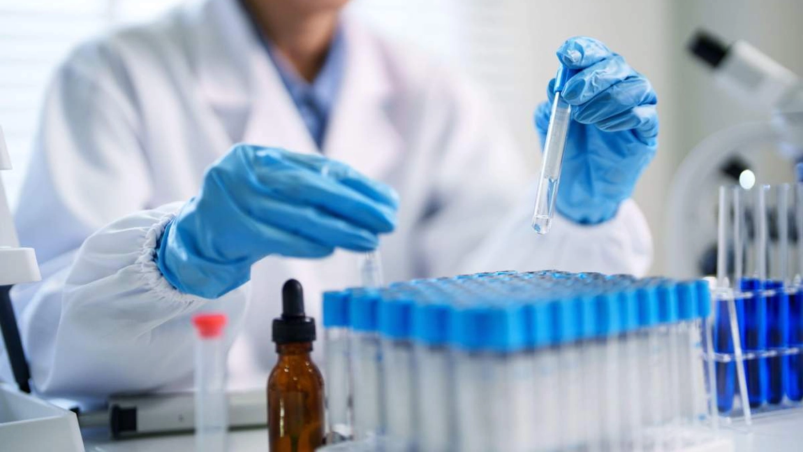 Pericol global: Marea Britanie avertizează asupra unui virus cu mortalitate de 75%