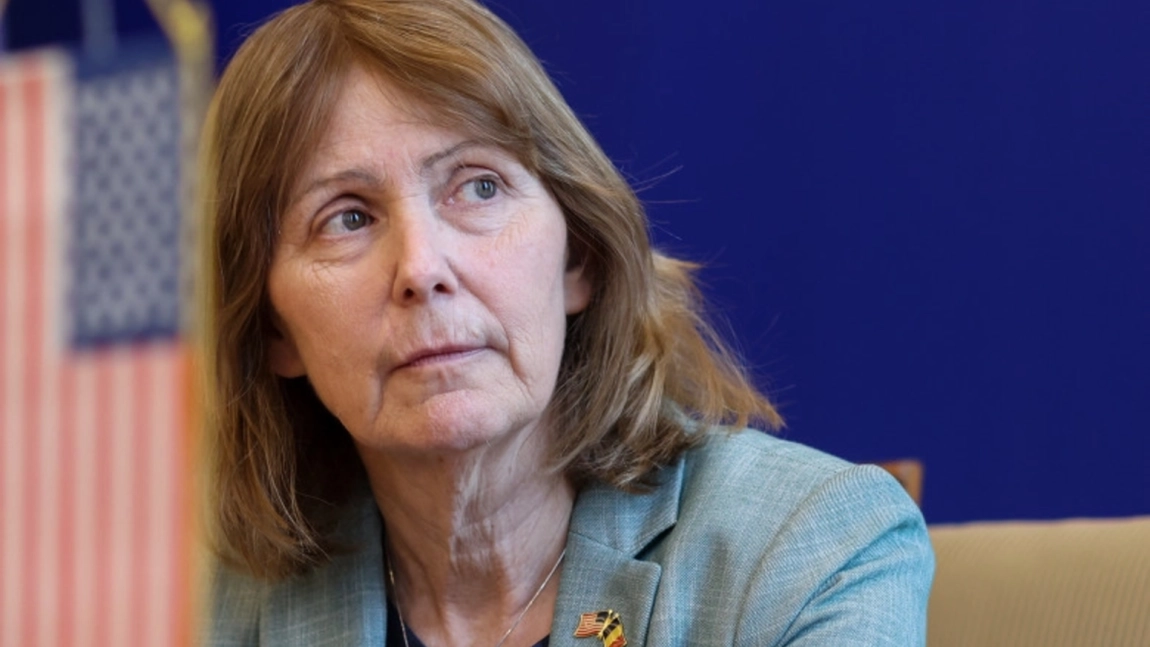 Dezvăluiri șocante despre fosta ambasadoare SUA la București și lucrări controversate expuse în reședință