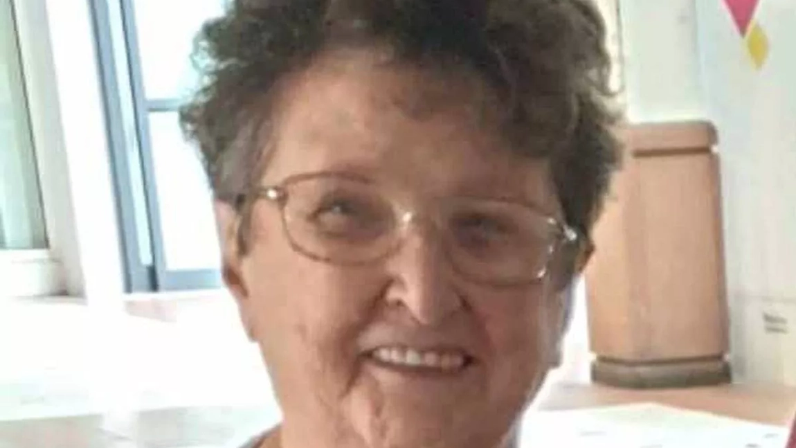 Sfârșit tragic pentru o femeie! Fiul ei a lovit-o din greșeală cu mașina! 