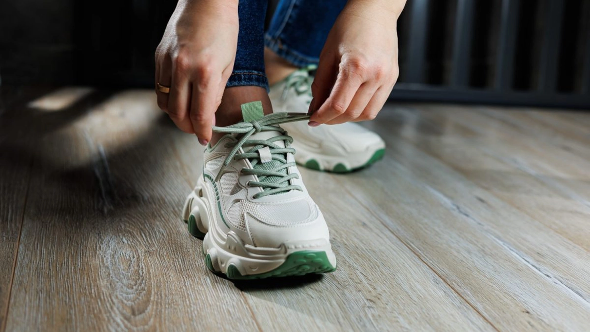 Stăpânirea stilului modern de sneakerși – New Balance 2002R