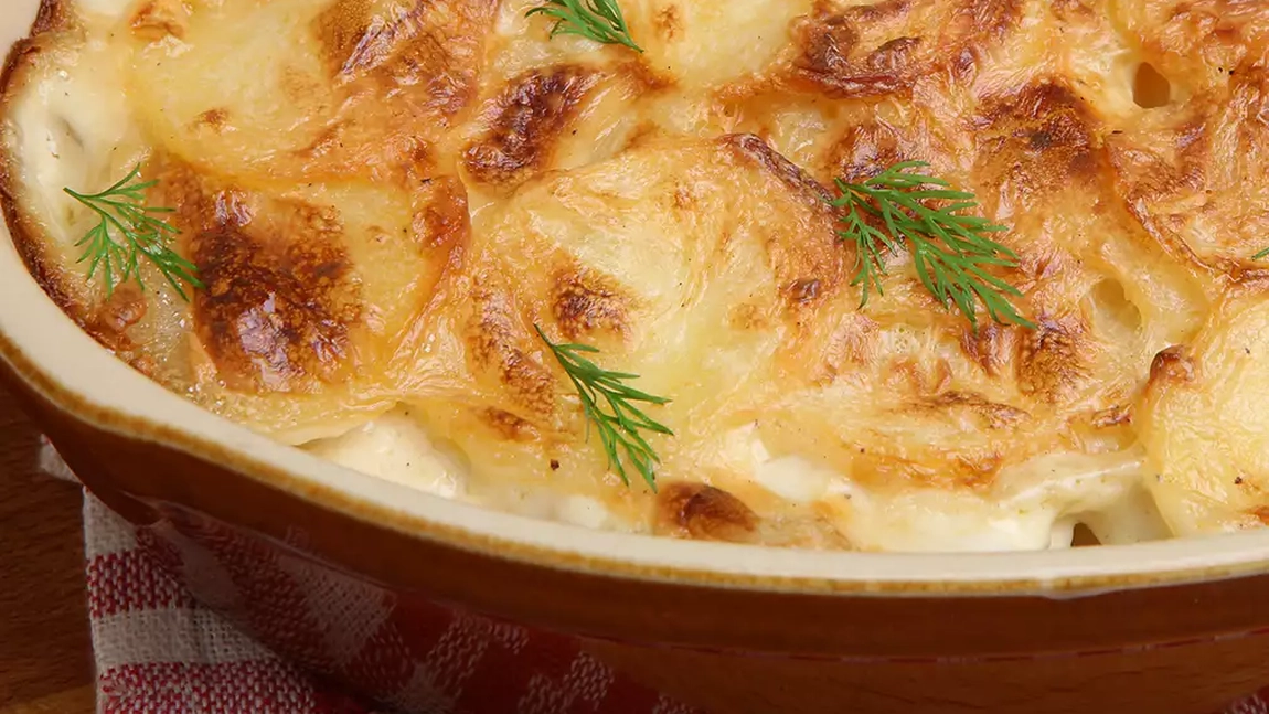 Rețetă de sufleu de cartofi cu cașcaval. Un preparat simplu, dar cu un gust senzațional!
