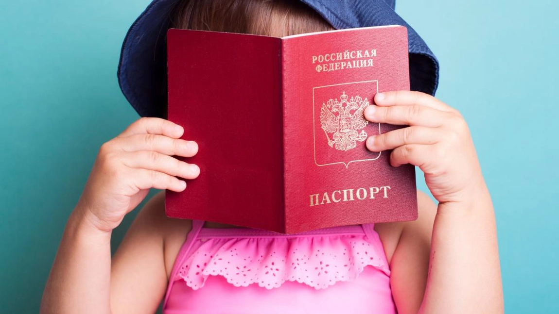 Cât costă taxa pentru pașaport la copii? Află ce acte sunt necesare pentru minori!