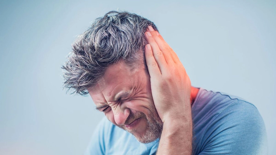 Țiuitul în ureche: de ce apare și ce semnificație are acest simptom deranjant. Care este legătura cu tratamentele medicamentoase