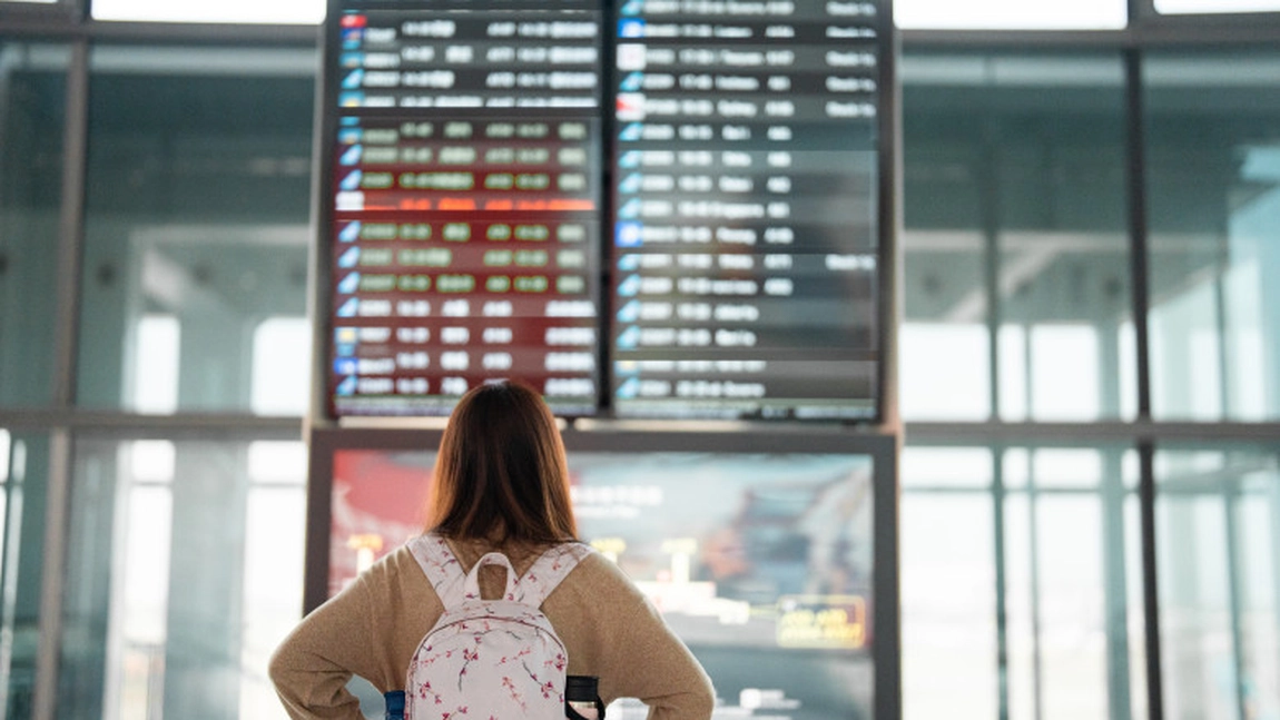 Ninsorile blochează aeroportul Bruxelles: 40 de zboruri anulate și întârzieri pe tot parcursul zilei