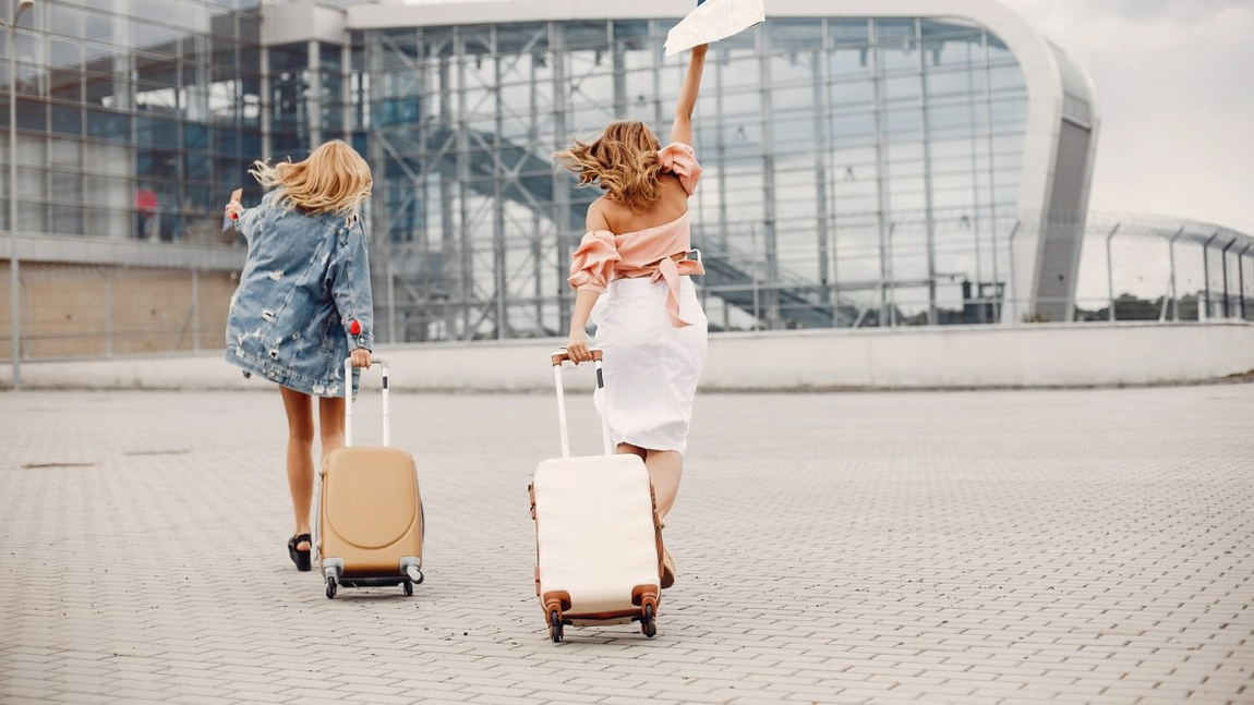 Pe ce își (mai) cheltuie banii românii care optează pentru o vacanță în străinătate?