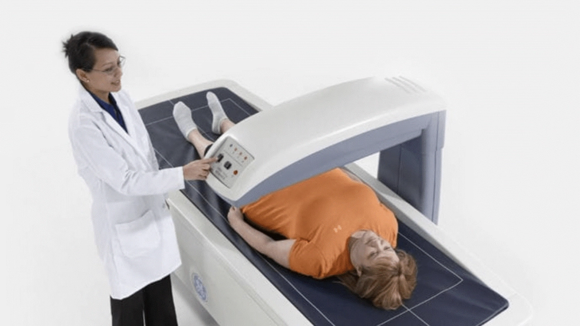 Ce presupune analiza DEXA? Iată ce trebuie să cunoască persoanele care suferă de osteoporoză!