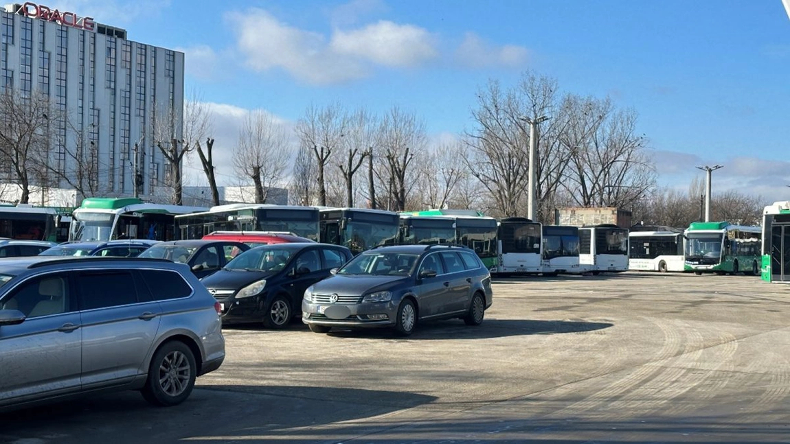 Transportul public din Iași este în colaps! Zeci de autobuze de la CTP Iași zac defecte în garajul companiei